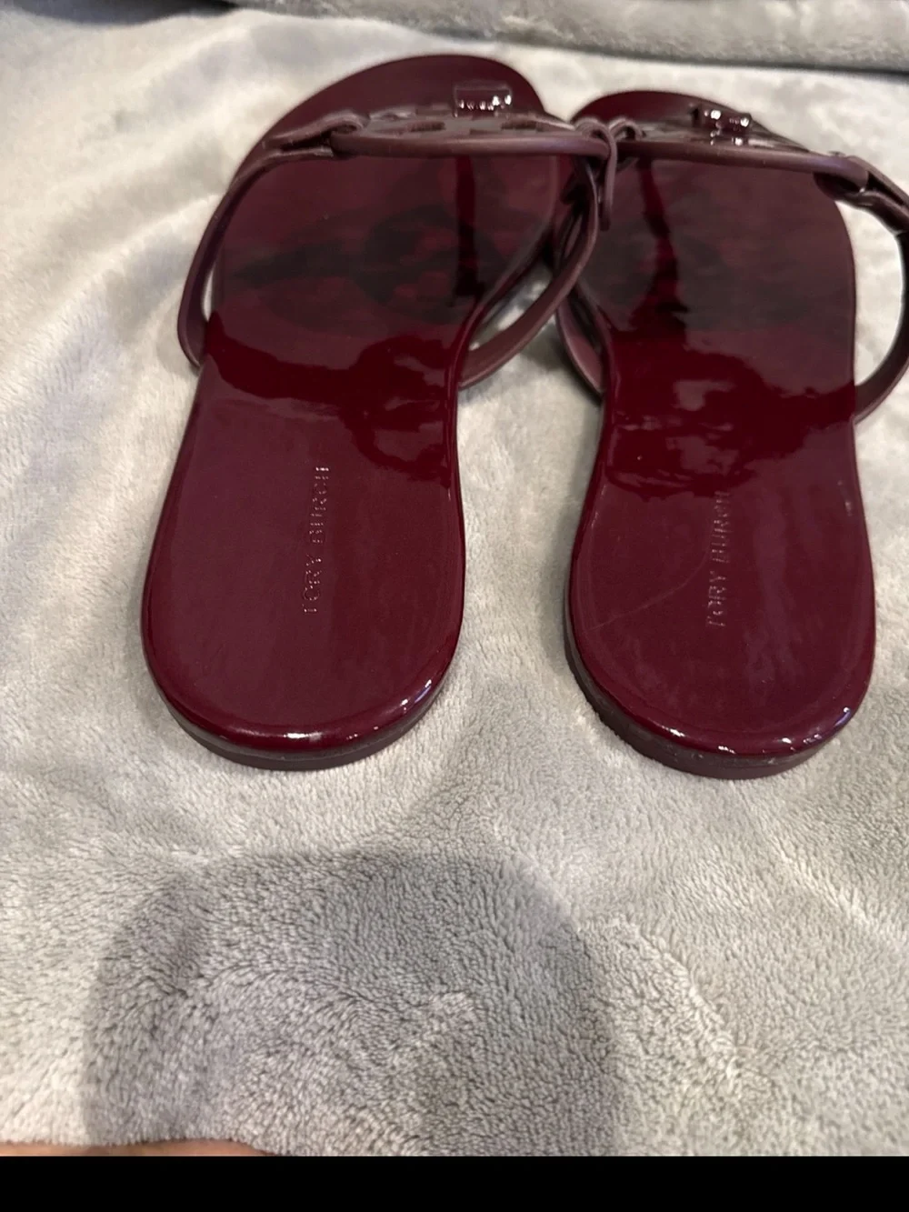 Tory Burch Patent Thong Sandals in Burgundy